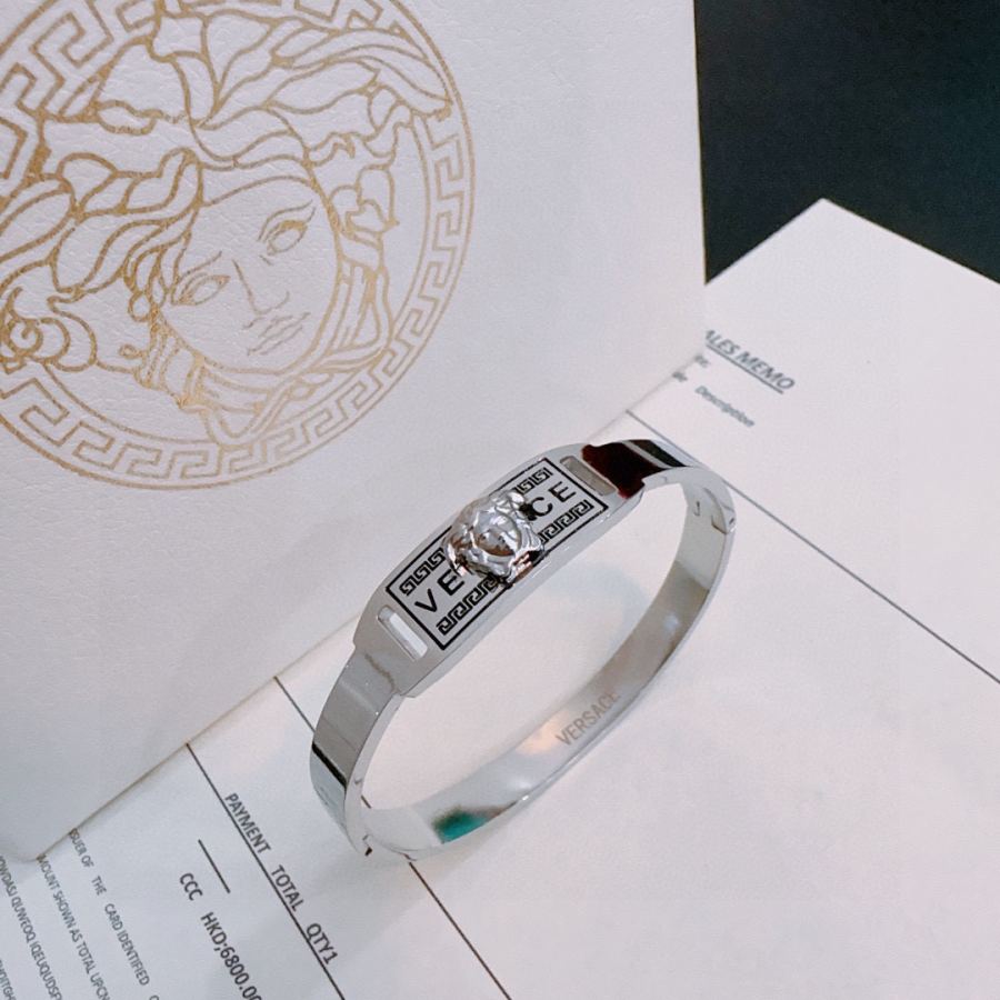 Versace Jewelry Dumeisa logo bracelet, diamond inlaid, exquisite craftsmanship — Premium Replica — photo 2