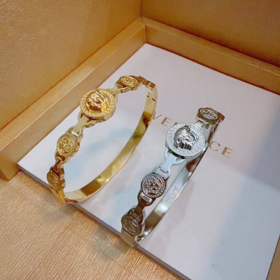 Versace Jewelry Dumeisa logo bracelet, diamond inlaid, exquisite craftsmanship — 1:1 Replica — photo 3