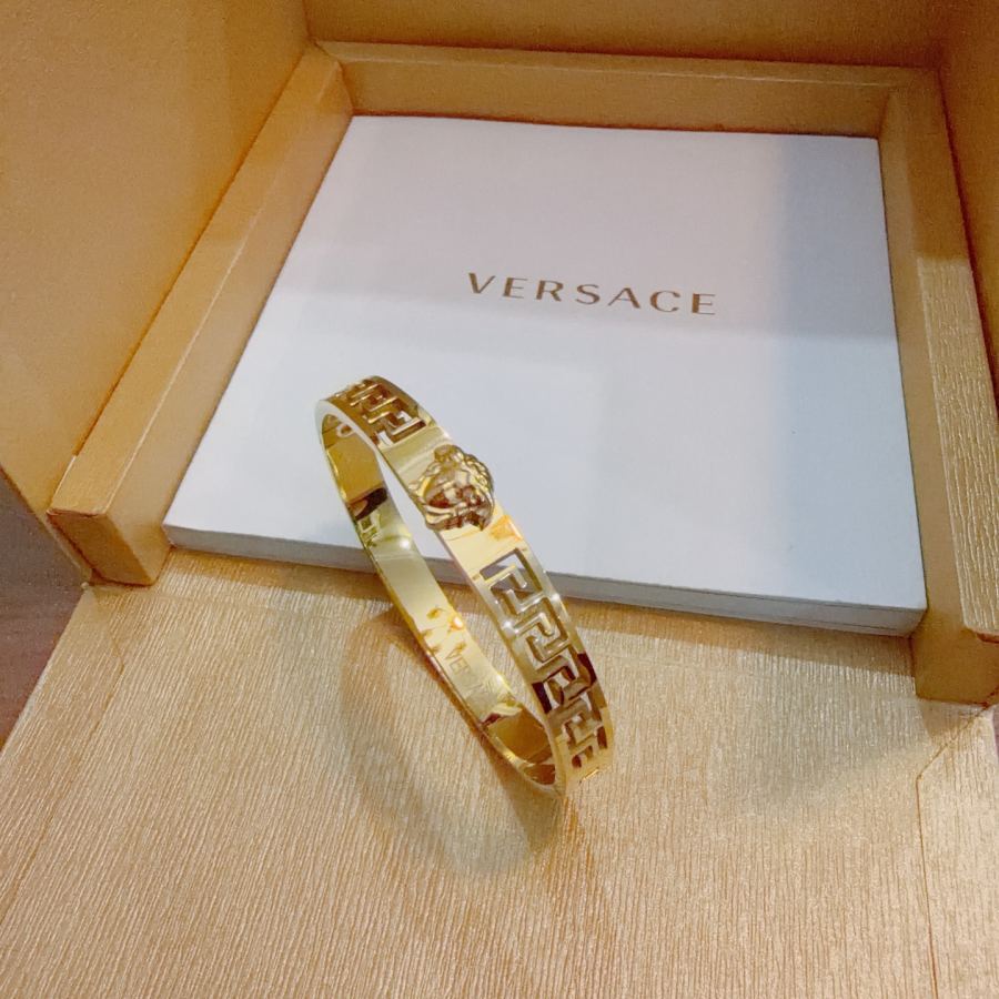 Versace Jewelry Dumeisa logo bracelet, diamond inlaid, exquisite craftsmanship — 1:1 Replica For Sale — photo 3