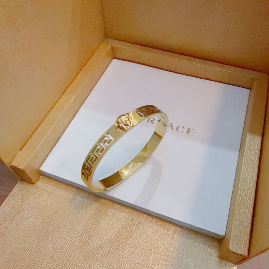 Versace Jewelry Dumeisa logo bracelet, diamond inlaid, exquisite craftsmanship — 1:1 Replica For Sale — photo 4