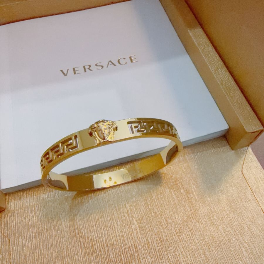 Versace Jewelry Dumeisa logo bracelet, diamond inlaid, exquisite craftsmanship — 1:1 Replica For Sale — photo 5