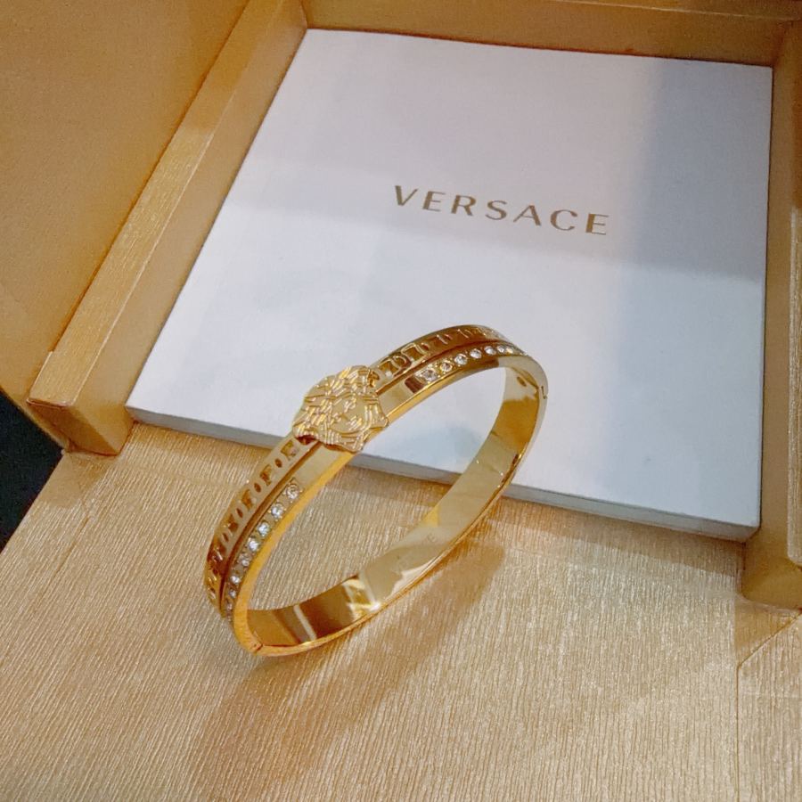 Versace Jewelry Dumeisa logo bracelet, diamond inlaid, exquisite craftsmanship — 1:1 Replica For Sale — photo 4