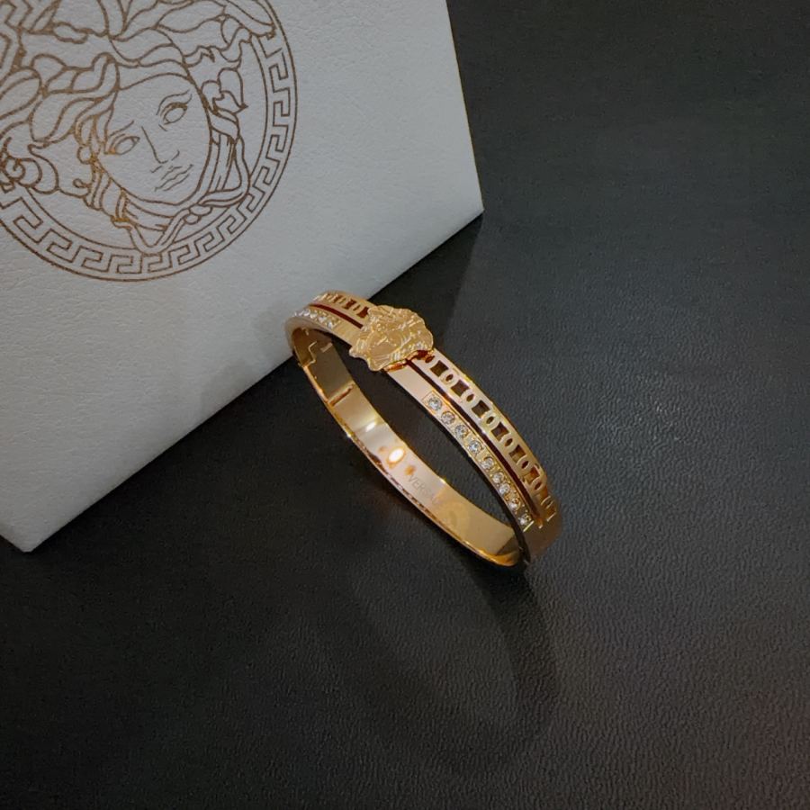 Versace Jewelry Dumeisa logo bracelet, diamond inlaid, exquisite craftsmanship — 1:1 Replica For Sale — photo 3