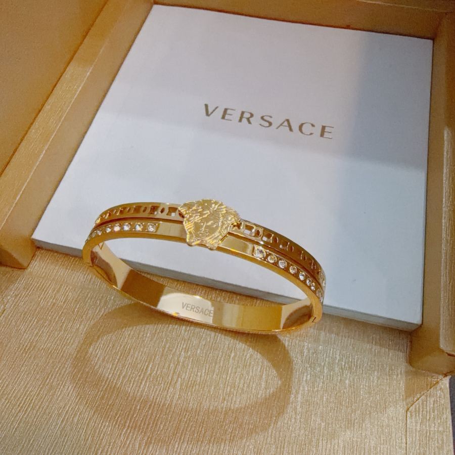 Versace Jewelry Dumeisa logo bracelet, diamond inlaid, exquisite craftsmanship — 1:1 Replica For Sale