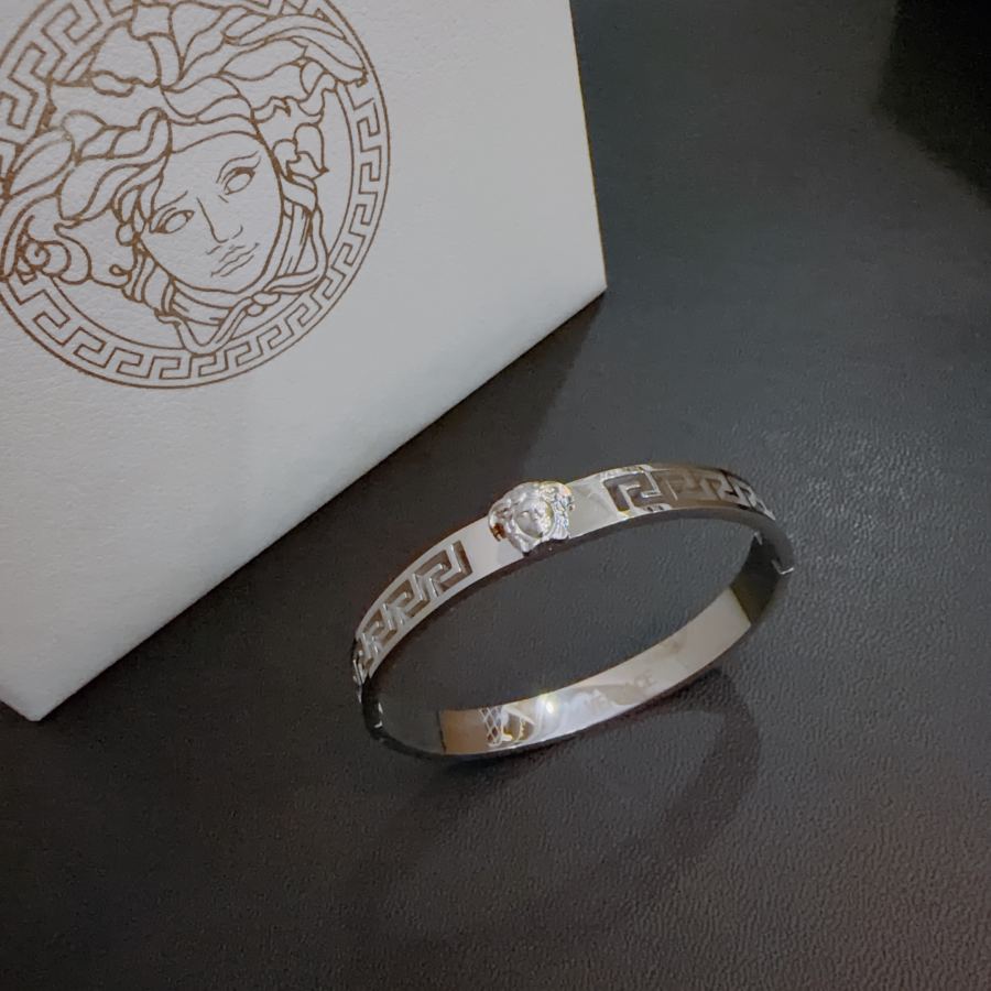 Versace Jewelry Dumeisa logo bracelet, diamond inlaid, exquisite craftsmanship — 1:1 Replica — photo 6