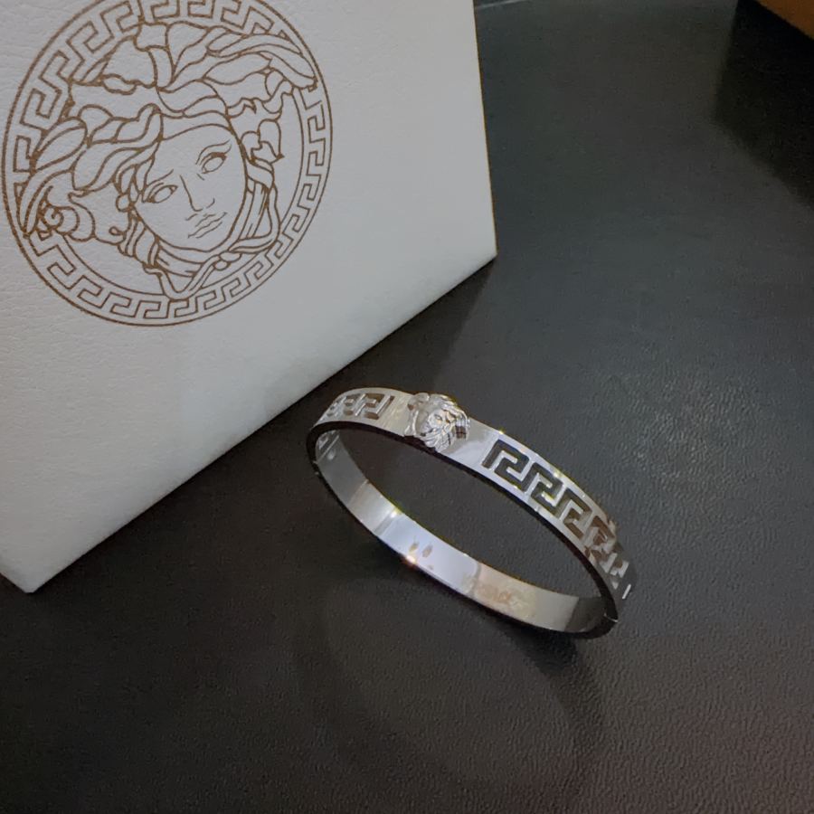 Versace Jewelry Dumeisa logo bracelet, diamond inlaid, exquisite craftsmanship — 1:1 Replica — photo 7