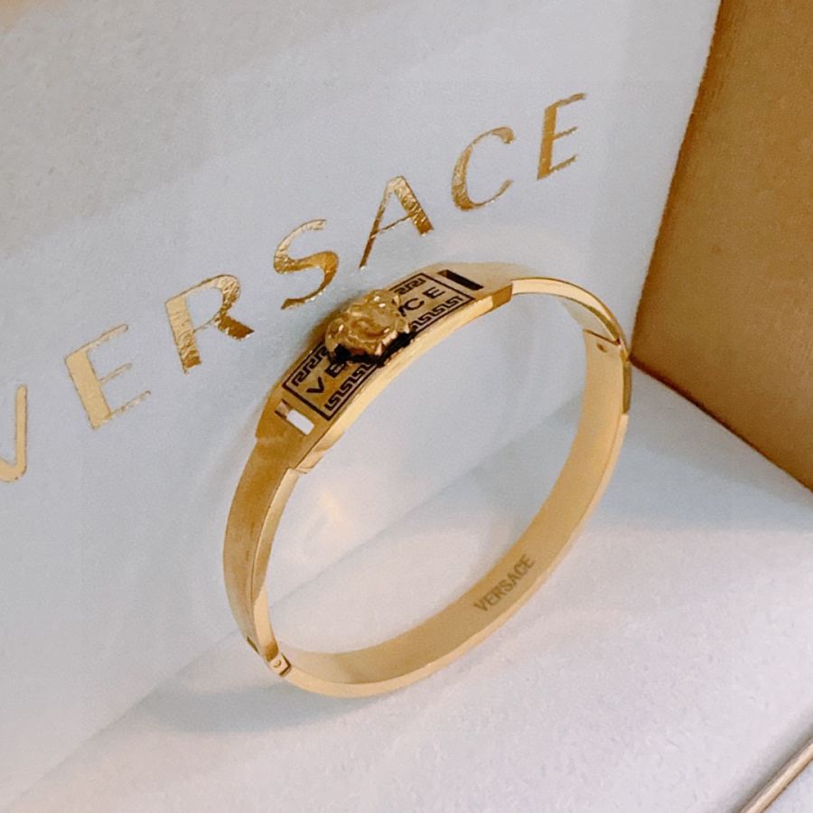 Versace Jewelry Dumeisa logo bracelet, diamond inlaid, exquisite craftsmanship — AAA Quality Replica — photo 3