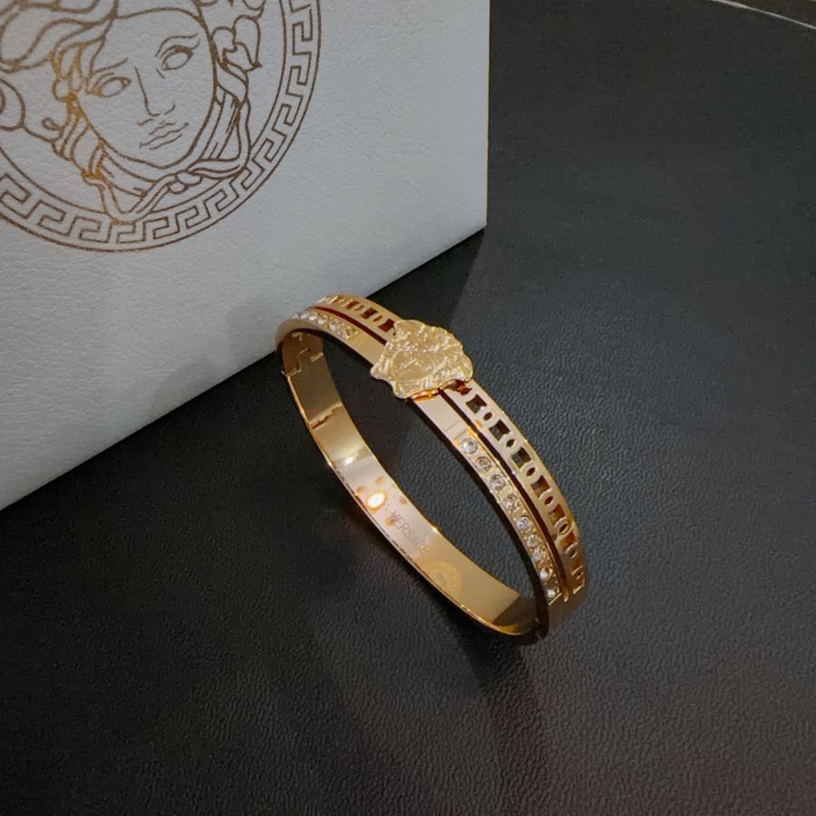 Versace Jewelry Dumeisa logo bracelet, diamond inlaid, exquisite craftsmanship — Premium Replica — photo 6