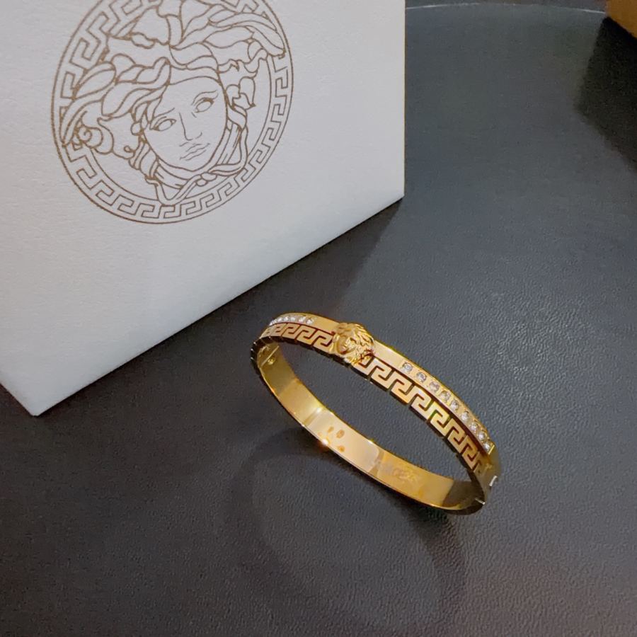 Versace Jewelry Dumeisa logo bracelet, diamond inlaid, exquisite craftsmanship — Premium Replica — photo 5