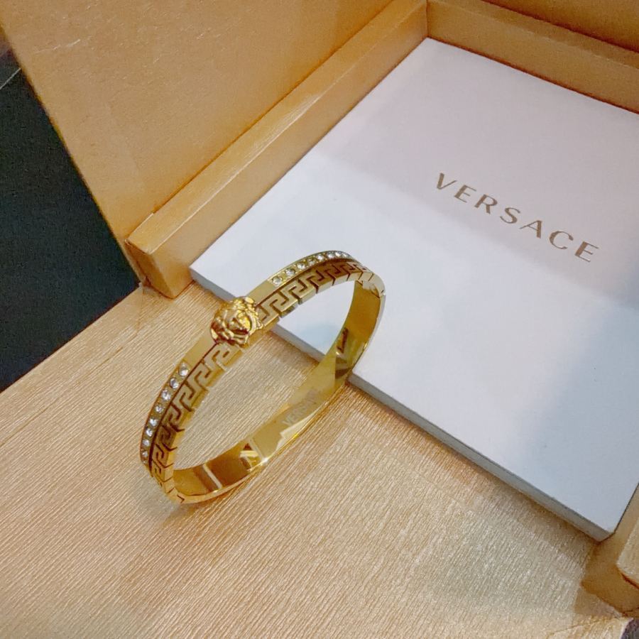 Versace Jewelry Dumeisa logo bracelet, diamond inlaid, exquisite craftsmanship — Premium Replica — photo 3