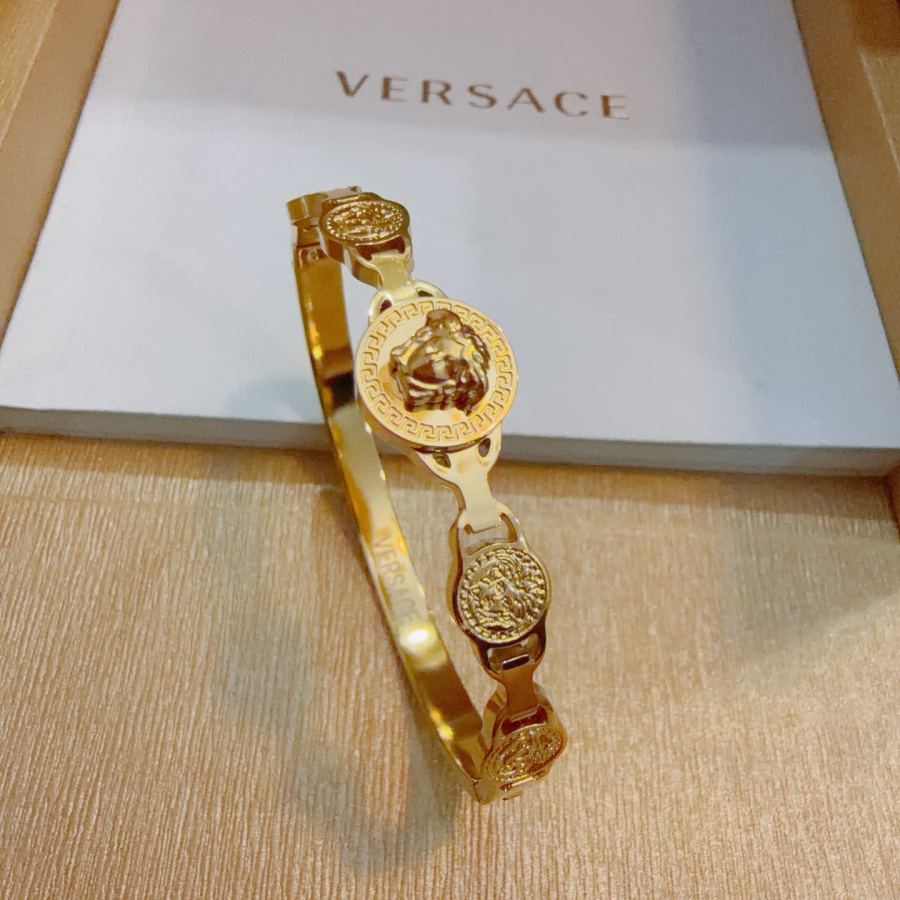 Versace Jewelry Dumeisa logo bracelet, diamond inlaid, exquisite craftsmanship — AAA Quality Replica — photo 6