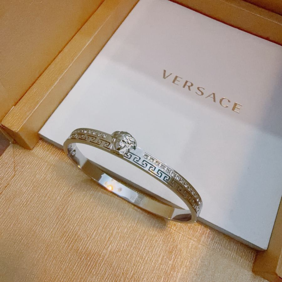 Versace Jewelry Dumeisa logo bracelet, diamond inlaid, exquisite craftsmanship — 1:1 Replica