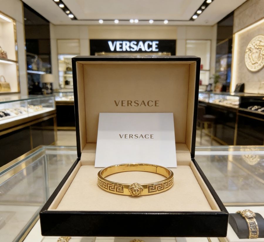 Versace Jewelry Dumeisa logo bracelet, diamond inlaid, exquisite craftsmanship — 1:1 Replica — photo 4