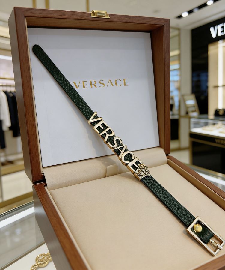 Versace Jewelry Dumeisha logo cowhide bracelet — Premium Replica
