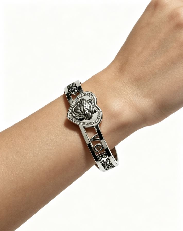 Versace Jewelry Dumeisa logo bracelet, diamond inlaid, exquisite craftsmanship — Premium Replica — photo 5