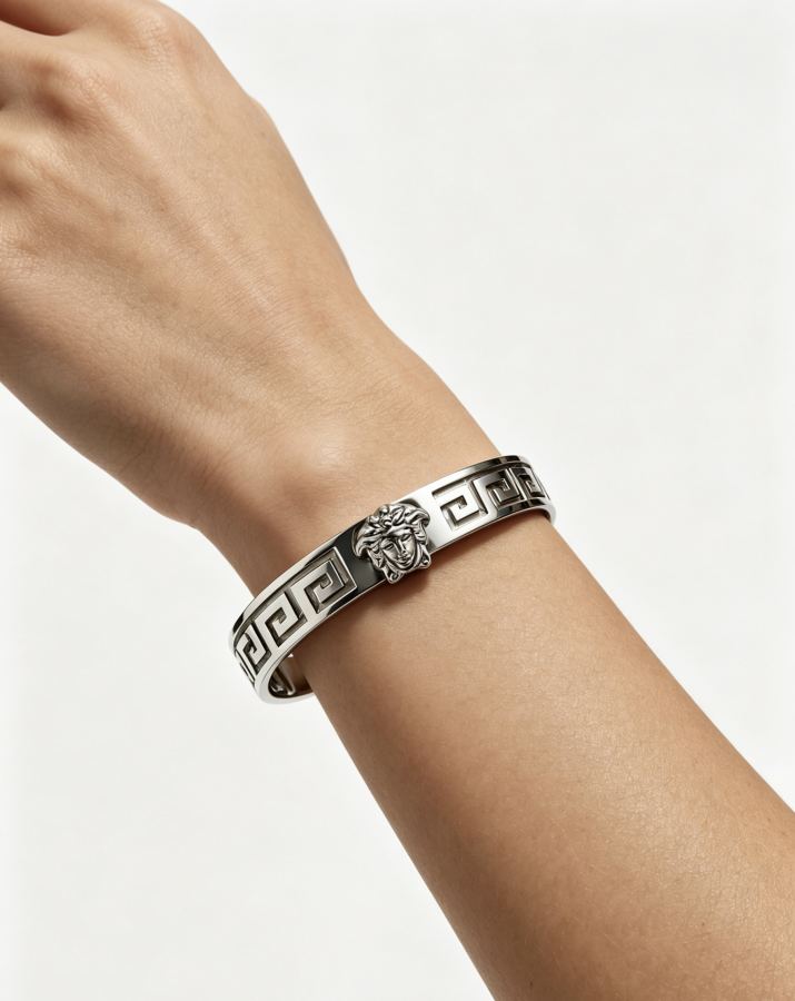 Versace Jewelry Dumeisa logo bracelet, diamond inlaid, exquisite craftsmanship — Premium Replica — photo 7