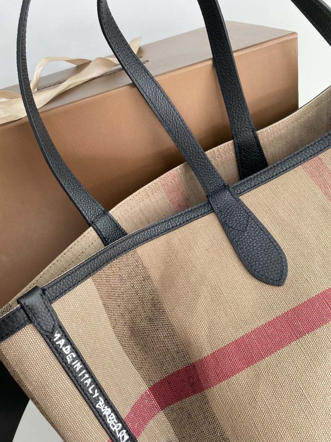 Burberry bag B’s pure original double-sided tote bag is made of coated plaid canvas. The random — AAA Quality Replica — photo 8