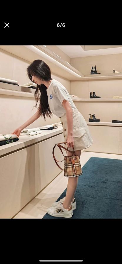Burberry tas Bovenlichaam foto — photo 9