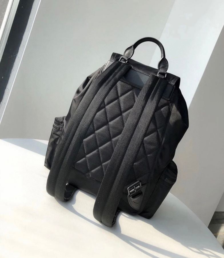 Burberry bag With a strong minimalist style and no unnecessary decoration, the luxurious design — Premium Replica — photo 2