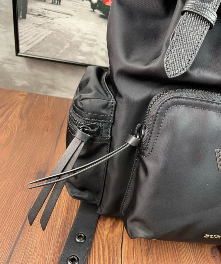 Burberry bag With a strong minimalist style and no unnecessary decoration, the luxurious design — Premium Replica — photo 6