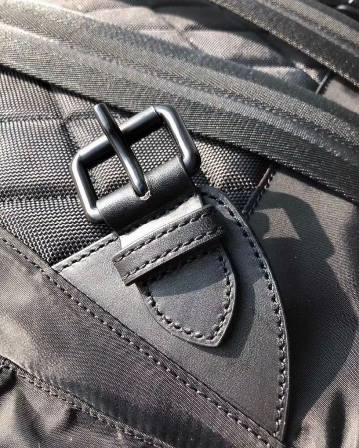 Burberry bag With a strong minimalist style and no unnecessary decoration, the luxurious design — Premium Replica — photo 7