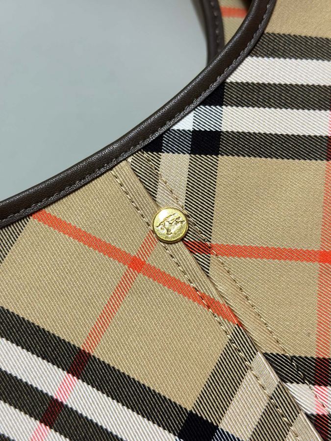 Burberry bag Tote bag plaid delivery actual shot — Premium Replica — photo 4