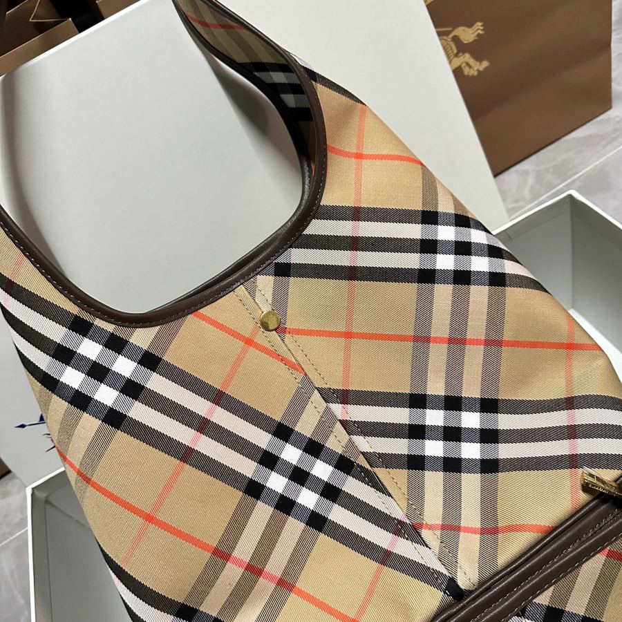 Burberry bag Tote bag plaid delivery actual shot — Premium Replica — photo 3