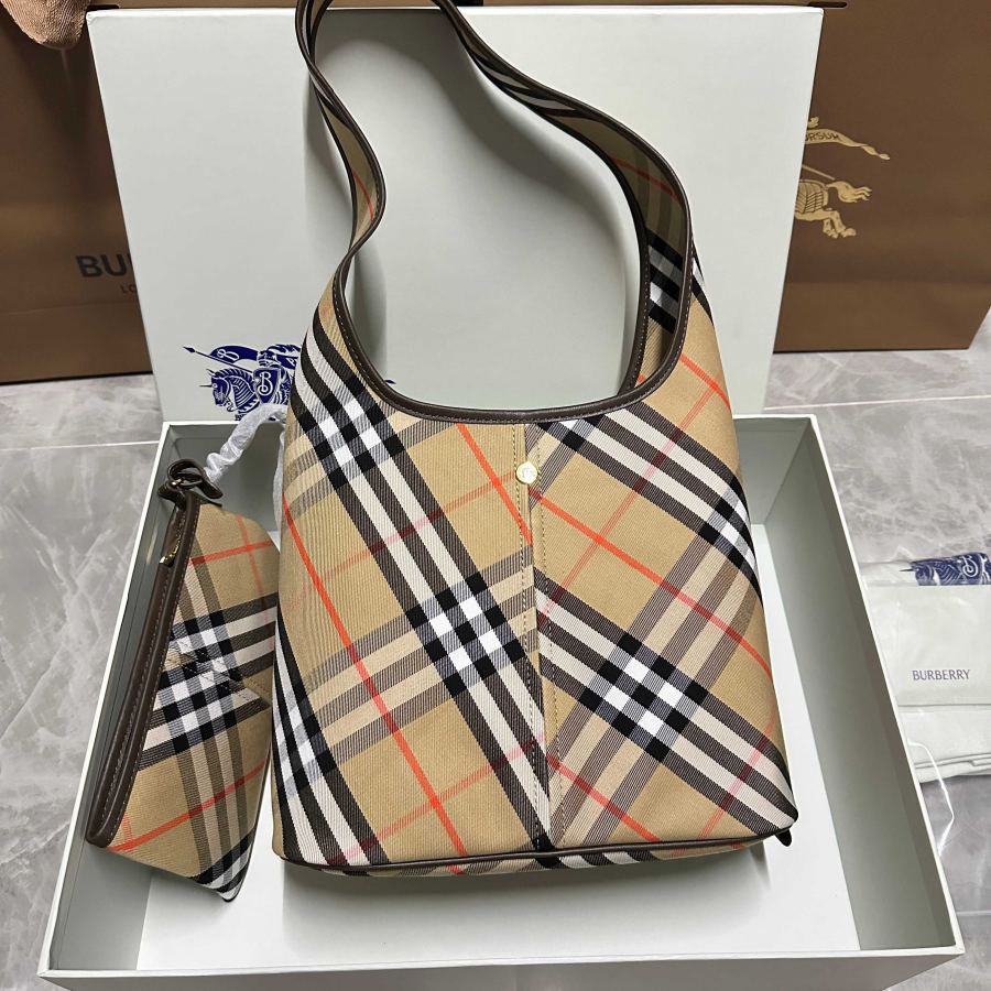 Burberry bag Tote bag plaid delivery actual shot — Premium Replica — photo 5