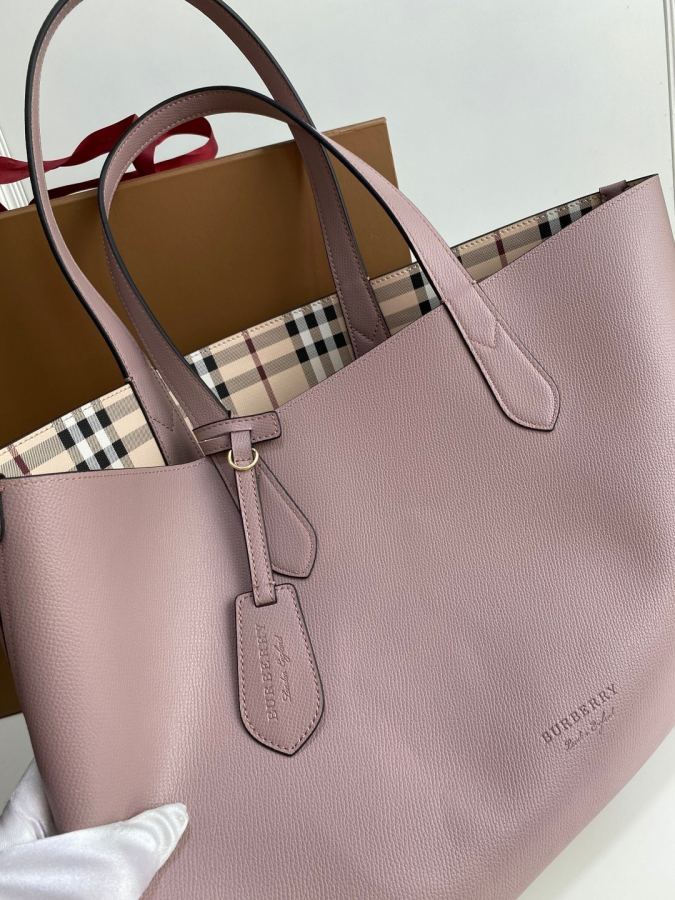 Burberry bag B's double-sided shopping bag, ample interior space, dust bag included. Size: upper — AAA Quality Replica — photo 3