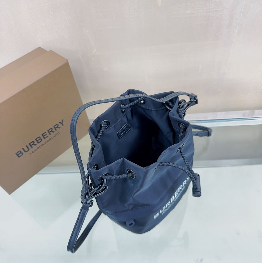 Burberry bag The most popular style Bur storage bucket with plaid elements is more classic and casual. — AAA Quality Replica — photo 7