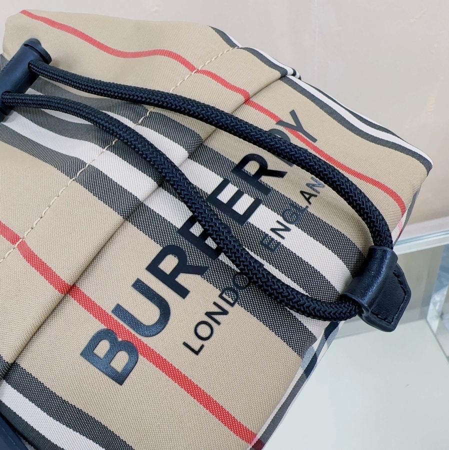 Burberry bag The most popular style Bur storage bucket with plaid elements is more classic and casual. — 1:1 Replica — photo 5