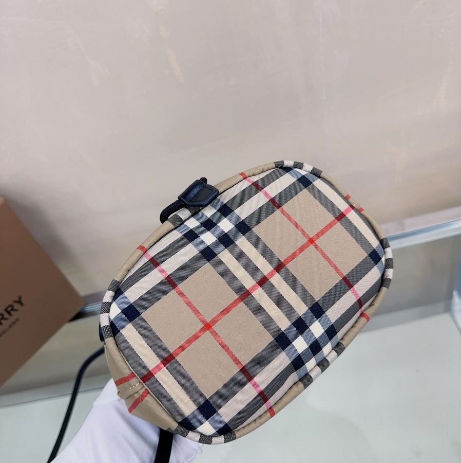 Burberry bag The most popular style Bur storage bucket with plaid elements is more classic and casual. — 1:1 Replica — photo 4