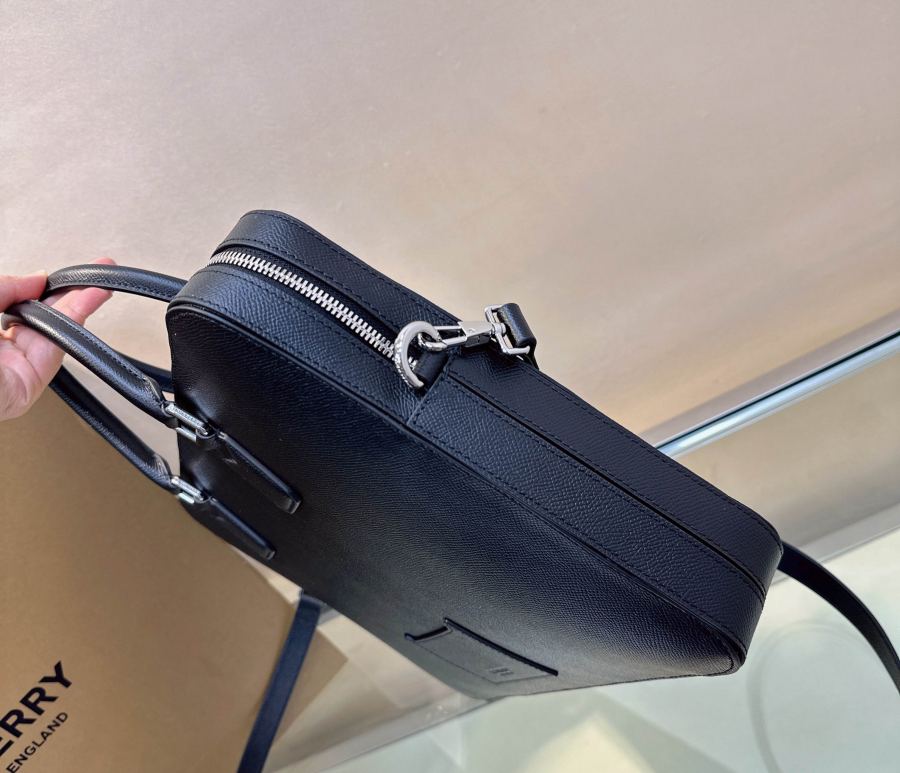 Briefcase B’s latest stand-up briefcase is made in Italy from grained calfskin fabric. The slim — Premium Replica — photo 5