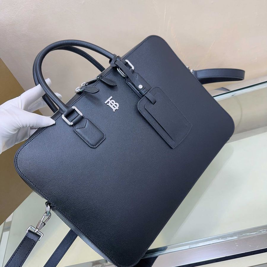 Briefcase B’s latest stand-up briefcase is made in Italy from grained calfskin fabric. The slim — Premium Replica — photo 3