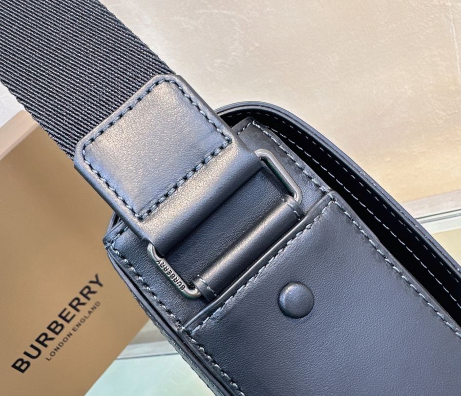 Burberry bag The newest postman is here Exquisite and upright design, decorated with B family plaid, — AAA Quality Replica — photo 5