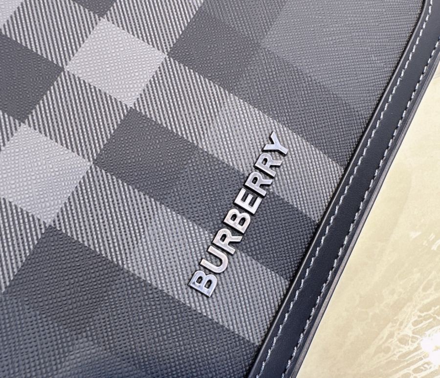 Burberry bag The newest postman is here Exquisite and upright design, decorated with B family plaid, — AAA Quality Replica — photo 4