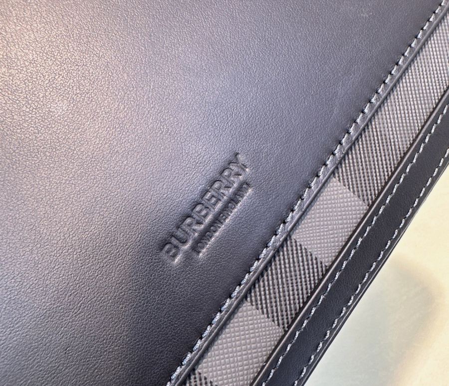 Burberry bag The newest postman is here Exquisite and upright design, decorated with B family plaid, — AAA Quality Replica — photo 6