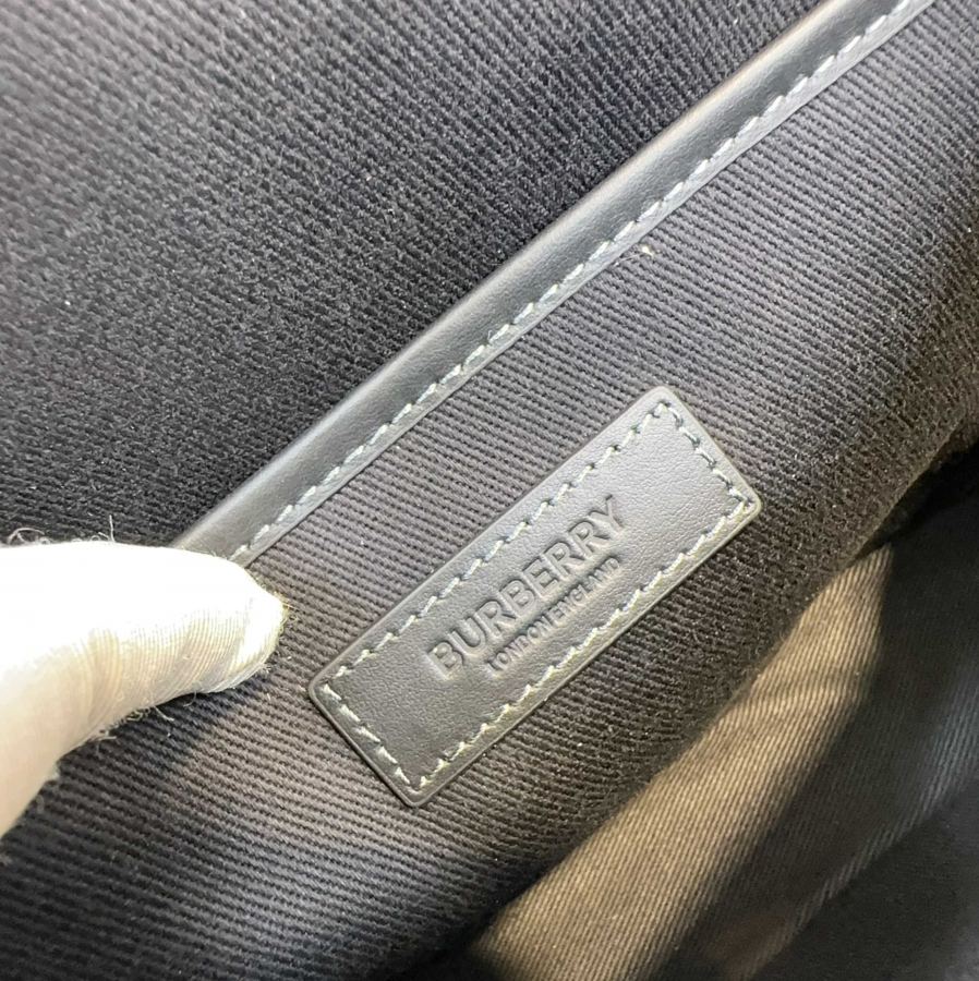 Burberry bag The newest postman is here Exquisite and upright design, decorated with B family plaid, — AAA Quality Replica — photo 8