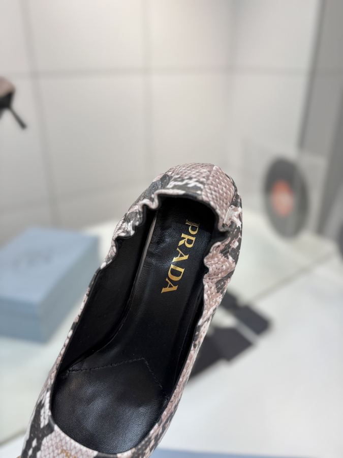 Prada women's shoes Factory price PRADA pointed toe high heels, — Premium Replica — photo 6
