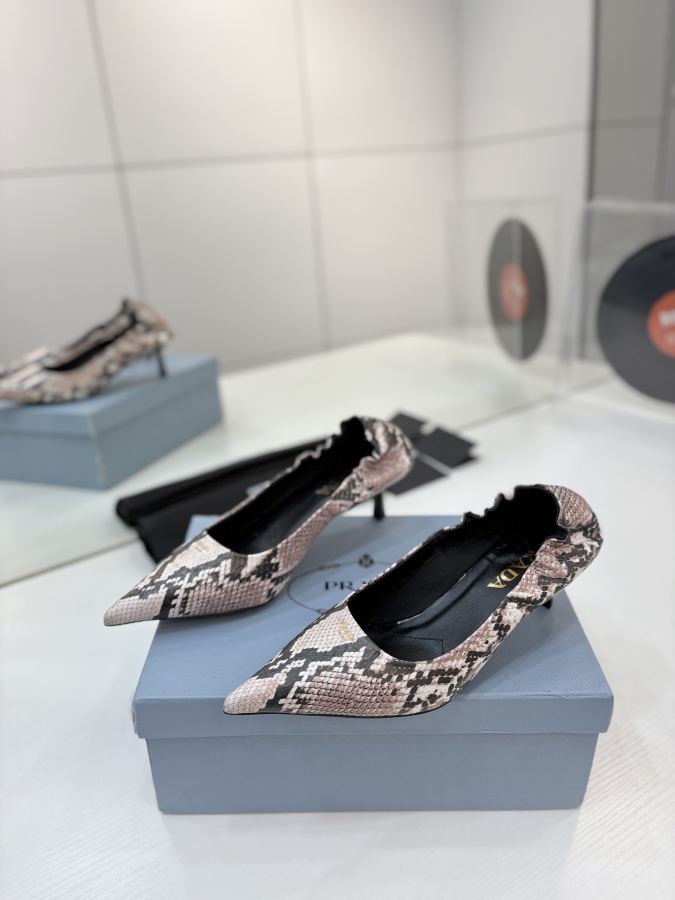 Prada women's shoes Factory price PRADA pointed toe high heels, — Premium Replica — photo 2