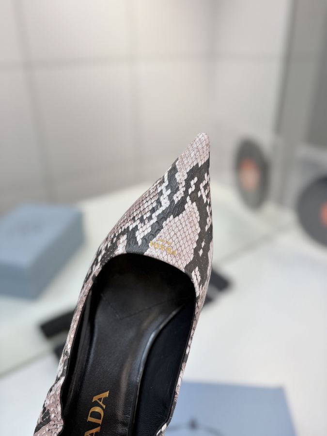 Prada women's shoes Factory price PRADA pointed toe high heels, — Premium Replica — photo 5