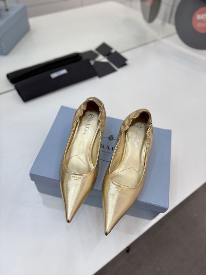 Prada women's shoes Factory price PRADA pointed toe high heels, — Premium Replica — photo 3
