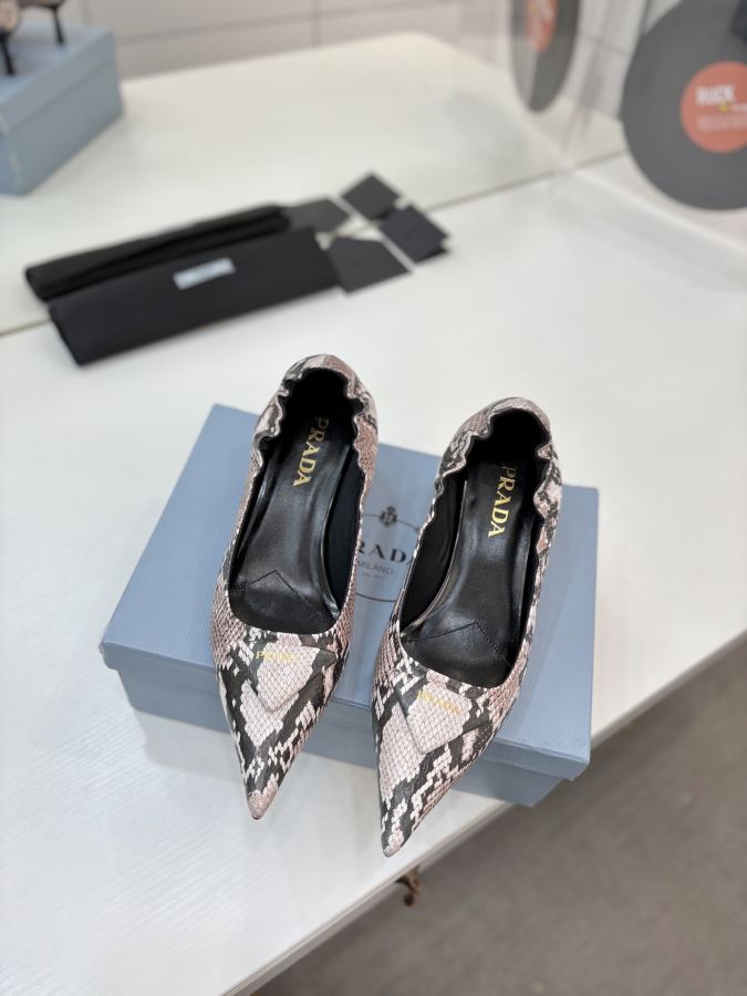 Prada women's shoes Factory price PRADA pointed toe high heels, — AAA Quality Replica — photo 3