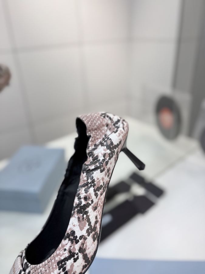 Prada women's shoes Factory price PRADA pointed toe high heels, — AAA Quality Replica — photo 6