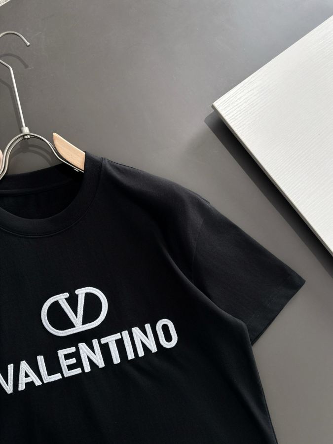 Valentino men Next day shipping Valentino latest 2026 spring and summer models (top quality, differentiated — 1:1 Replica — photo 2