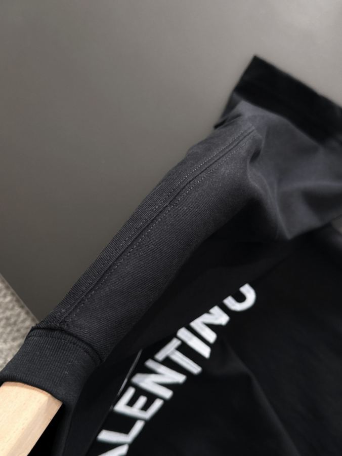 Valentino men Next day shipping Valentino latest 2026 spring and summer models (top quality, differentiated — 1:1 Replica — photo 5