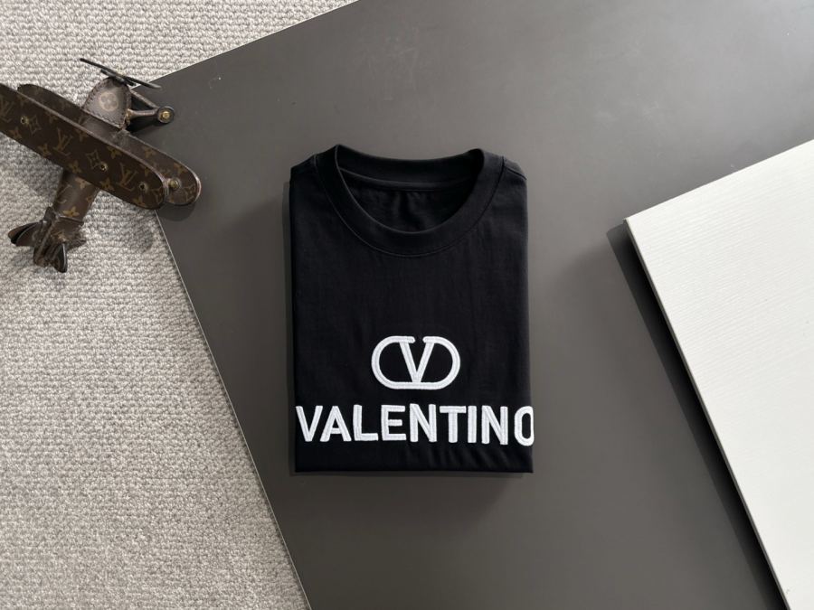 Valentino men Next day shipping Valentino latest 2026 spring and summer models (top quality, differentiated — 1:1 Replica — photo 8
