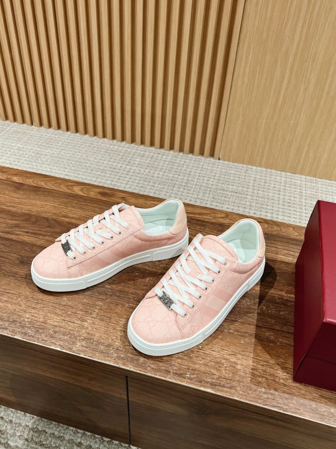 Gucci women's shoes 𝙂𝙪𝙘𝙘𝙞 𝘼𝙘𝙚# Gucci New white shoes, casual sneakers for — Premium Replica — photo 2