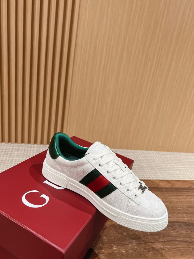 Gucci women's shoes 𝙂𝙪𝙘𝙘𝙞 𝘼𝙘𝙚# Gucci New white shoes, casual sneakers for — 1:1 Replica — photo 3