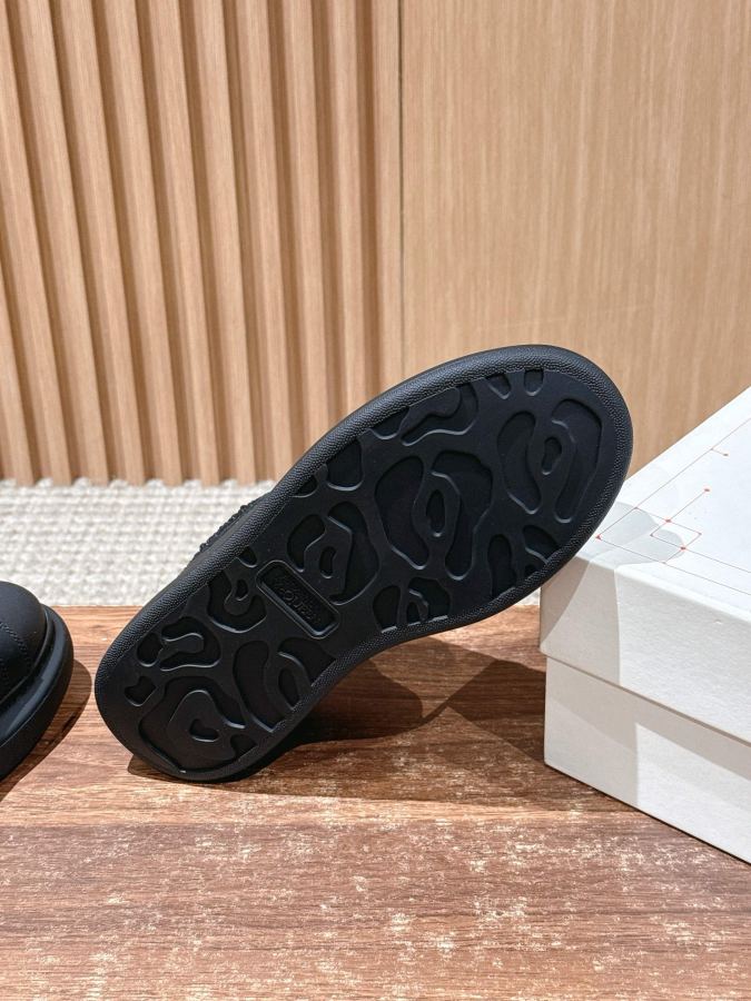 Alexander Mc Queen Women's Shoes Male +10 [Black diamond and black leather] 𝐀𝐥𝐞𝐱𝐚𝐧𝐝𝐞𝐫 — Premium Replica — photo 9